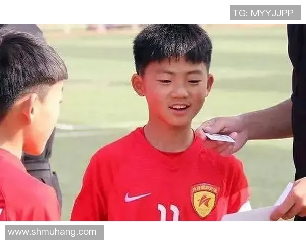 175厘米足球天才：小个子球星如何在绿茵场上创造传奇