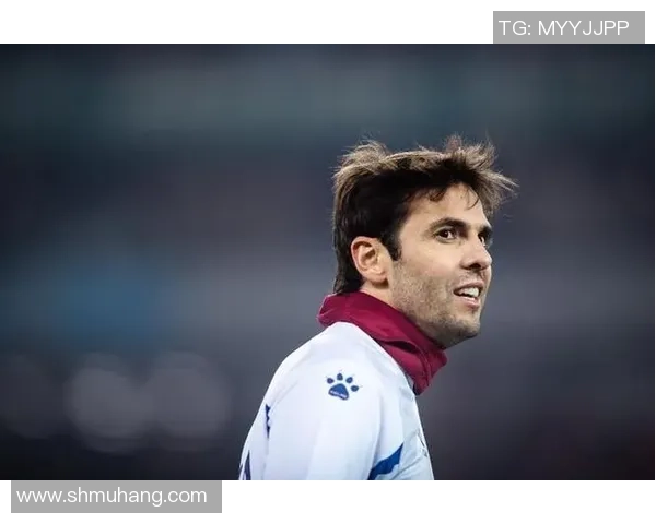 23号足球球星最新高清定格瞬间展现绿茵场上非凡风采