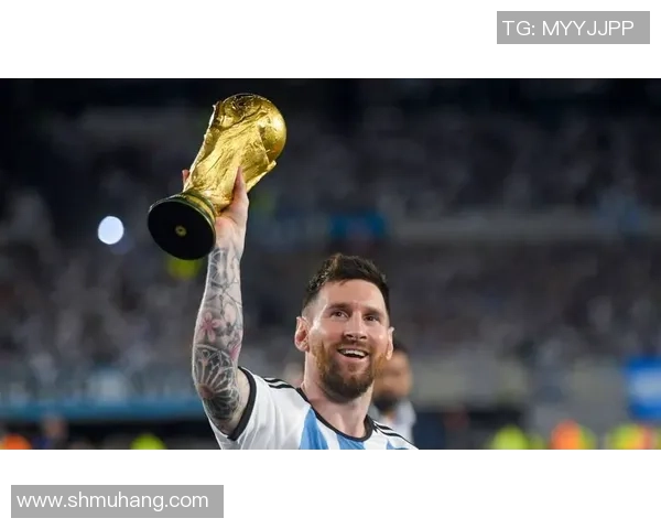 全球足坛传奇巨星风采：梅西、C罗与其他顶级球员的巅峰之路