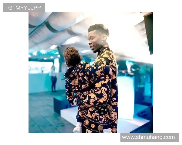 足球场上球星穿搭风采展现时尚魅力 潮流与竞技的完美融合